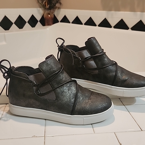 Yellowbox Pewter Gray Metallic Glitter  Maureen Slip On Back Tie Sneakers 9 - Picture 4 of 7